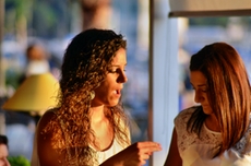 ... doch sieh da! Ein verborgenes Stimm-Talent!