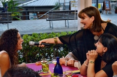 Auch Luana entkommt der zielstrebigen Marina nicht ... 