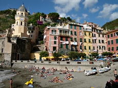 kleiner Strand von Vernazza, der zum Verweilen einlädt