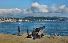 Der Hafen von La Spezia an der ligurischen Riviera