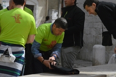 Team GRÜN wirft schon mal einen Blick in die Ausrüstung