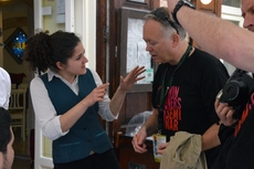 Bars und Lokale werden erstürmt...