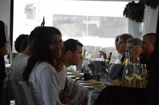 Bei einem Glas Wein steigt die Stimmung