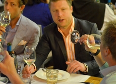 Entspannung bei einem Glas ligurischem Wein