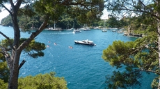 Blau schimmerndes Meer vor Portofino