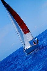 Segeln in Ligurien an der Küste der italienischen Riviera 