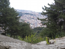 Wanderung oberhalb Genuas mit Ausblick auf die Hafenstadt