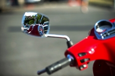 Im Rückspiegel können die Fahrer die anderen Teams beobachten